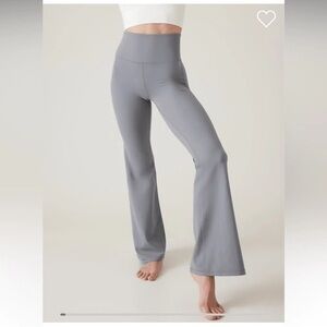 ATHLETA Elation Flare Pant in Gray Size 1X 2023